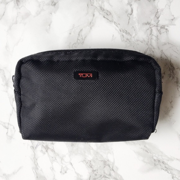 tumi pouch
